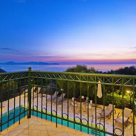 فيلة Sleeps 6 Touliata