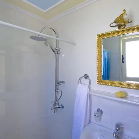 Sleeps 6 Villa *