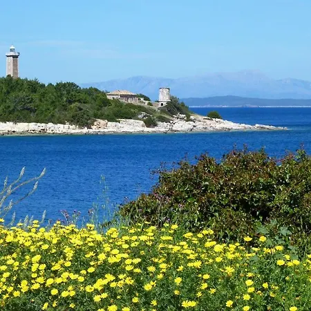Sleeps 6 * Touliata