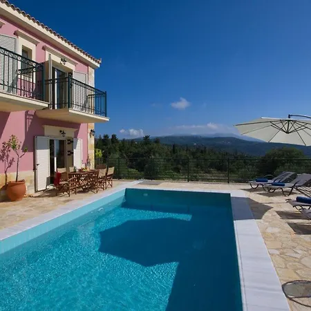 Villa Sleeps 6 *