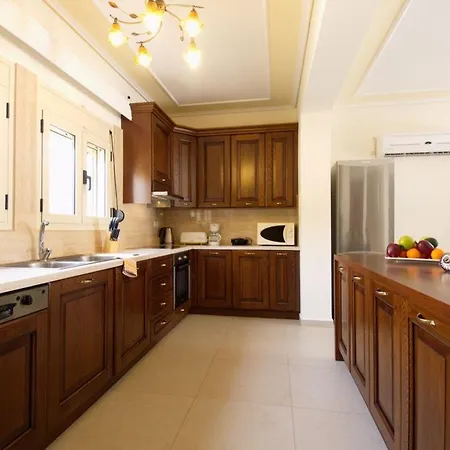 Villa Sleeps 6 Touliata