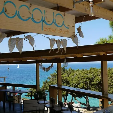 Sleeps 6 *