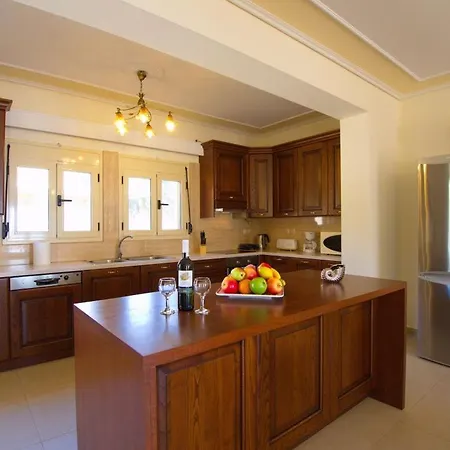 Sleeps 6 Villa Touliata